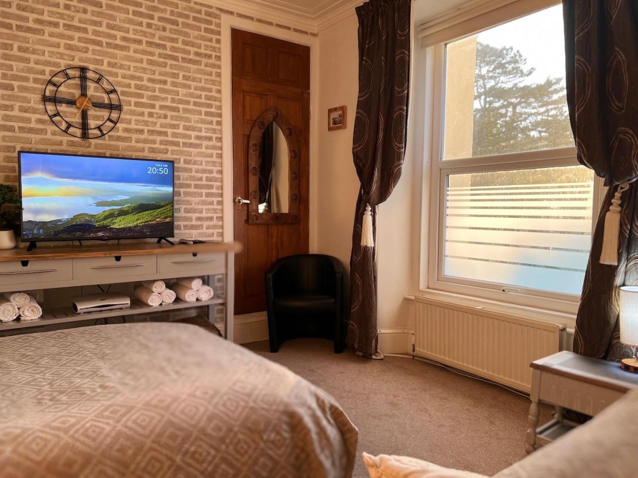 Charming, Cozy Apartment, 2 Mins From The Beach Llanfairfechan Exterior photo