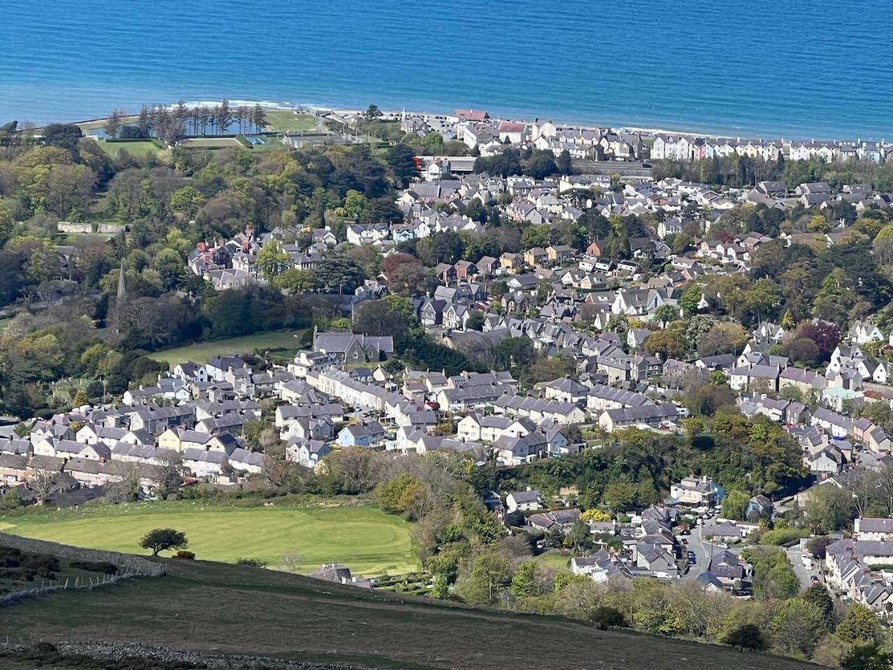 Charming, Cozy Apartment, 2 Mins From The Beach Llanfairfechan Exterior photo